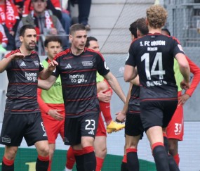 尊龙凯时-多特蒙德客场挺进下一轮，球队士气高涨(多特蒙德最近比赛结果)