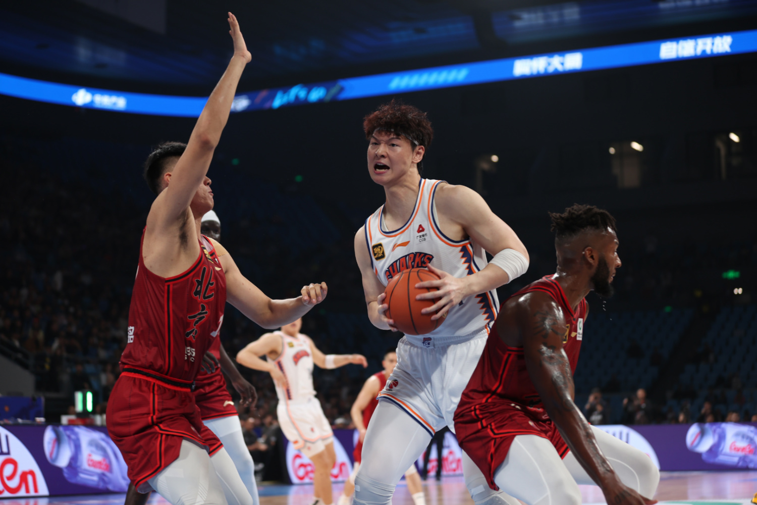 强队对抗!顶级球员迎来激烈较量视频